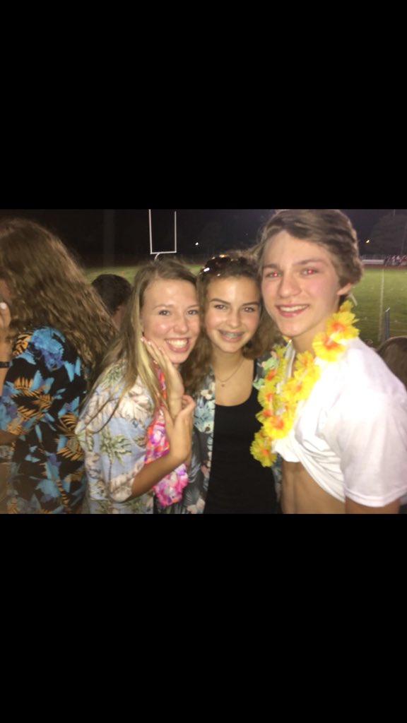 samsearsss's tweet photo. happy birthday anna!! hope u have a great day 👌🏻💗 @anna_zoeller https://t.co/dxbdZk8PSZ
