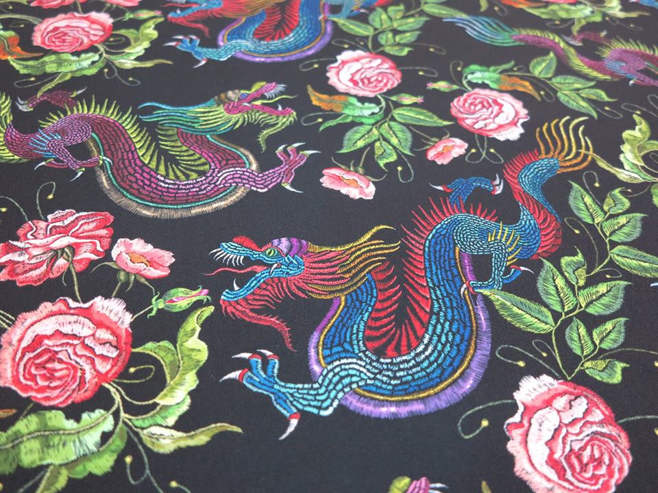 MagnoliaStudio3's tweet photo. Still dragons - we love that printed velvet 💙@MagnoliaStudio3 #printedvelvet #modernfabric #dragon #ChineseNewYear #upholsteryfabric #cushions #sewing #homedecor #interiordesign https://t.co/iBb6KncCq7