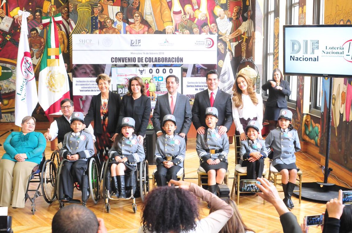 DIF_NMX's tweet photo. Un gran día para la @lotenal y para la #FamiliaDF, firmamos convenio 📃🖊 para que niñas 👧🏻 y niños 👦🏽 con discapacidad ♿️ pertenezcan a los niños gritones, trabajando juntos por su plena inclusión e igualdad de oportunidades gob https://t.co/BM3ledrPSf