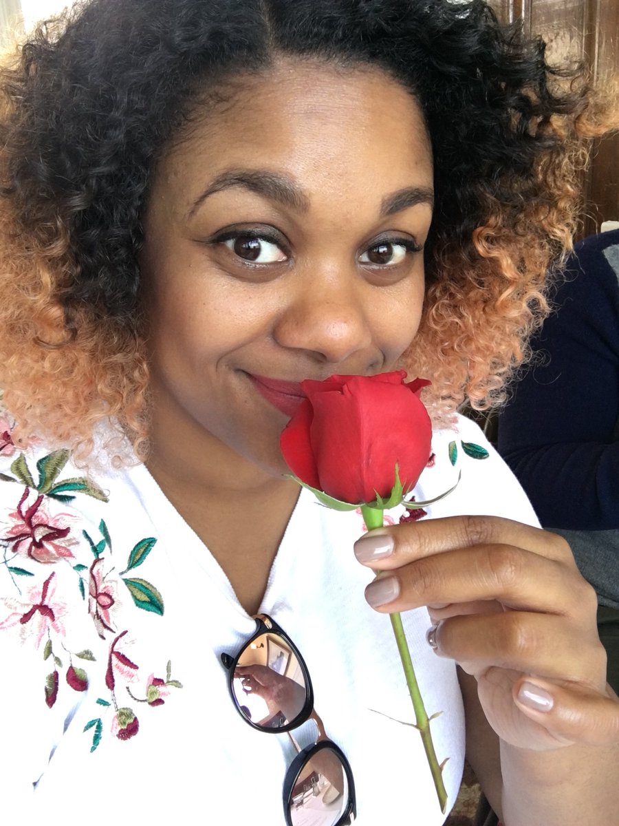 Happy Valentine’s Day! 
❤️❤️❤️❤️❤️❤️❤️❤️❤️❤️

#love #iloveme #valentinesday #myownvalentine #travekforwork #roses #rosesarered #flowers #floralprints