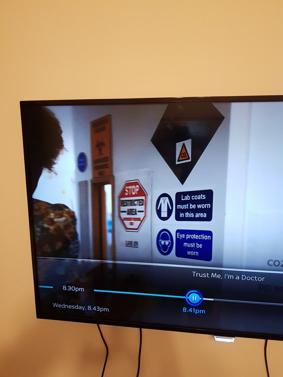 DrAndrewOBL's tweet photo. Gotta laugh when @DrZoeWilliams says trust me I'm a Dr and illustrates this by entering a biohazzard quarantine lab ignoring the warnings on the door #nolabcoat #eyeprotection #cleanliness #quarrantineunit #TrustMeImADoctor @BBC https://t.co/fpznFnPcIH
