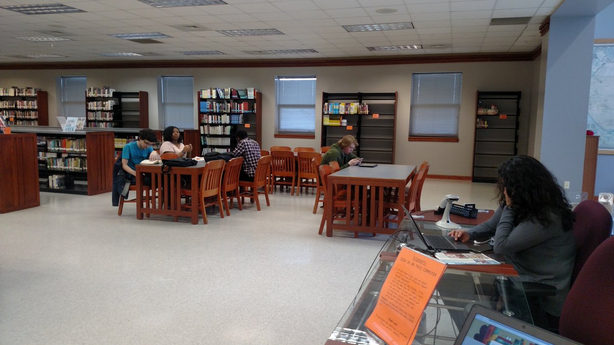 SVHSJefcoed's tweet photo. Students hard at work in the library during 4th block today @PrincipalAMarsh @CoachKimCook @MunioLibrarian @JEFCOED #ALSchoolLibrariesWork https://t.co/ifd8Emj3Mc