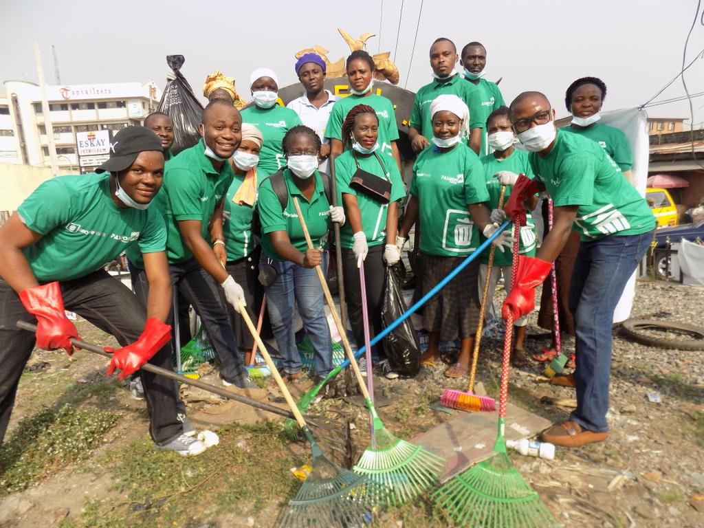 CleanUpNigeria's tweet photo. #CleanUpKetu was a total experience .@earnfortheearth @moelagos .@cleanerlagos #ACICleanUp @geeya007 .@thumbsup_initiative .@VSSanitation .@myaccessbank @sterlingbankng @WaterAidNigeria @SDGsClimate .@USAID https://t.co/dsGvhHLZgU