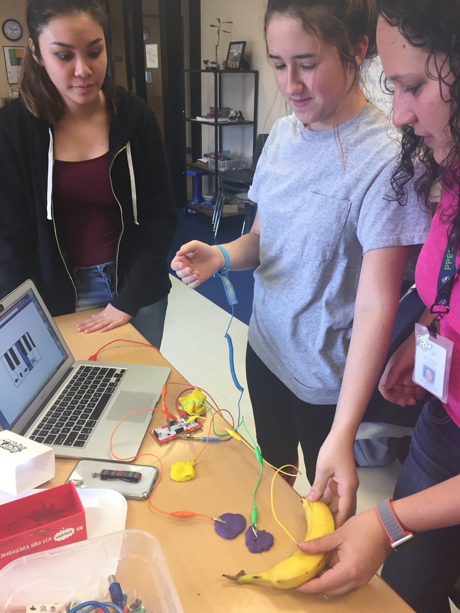 AdrianneRyland's tweet photo. Empowering students through exploration of science and tech! #ppec49 @NKC_EdTech #makeymakey https://t.co/tjSvuY7m4h