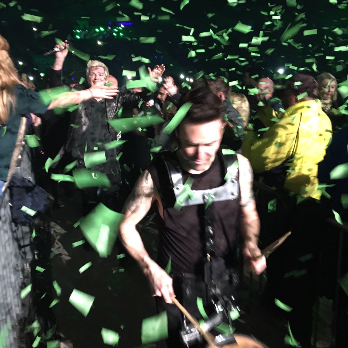 fairycakejayne's tweet image. Painting the town green in Liverpool @thescript @TheScript_Danny #FreedomChildTour