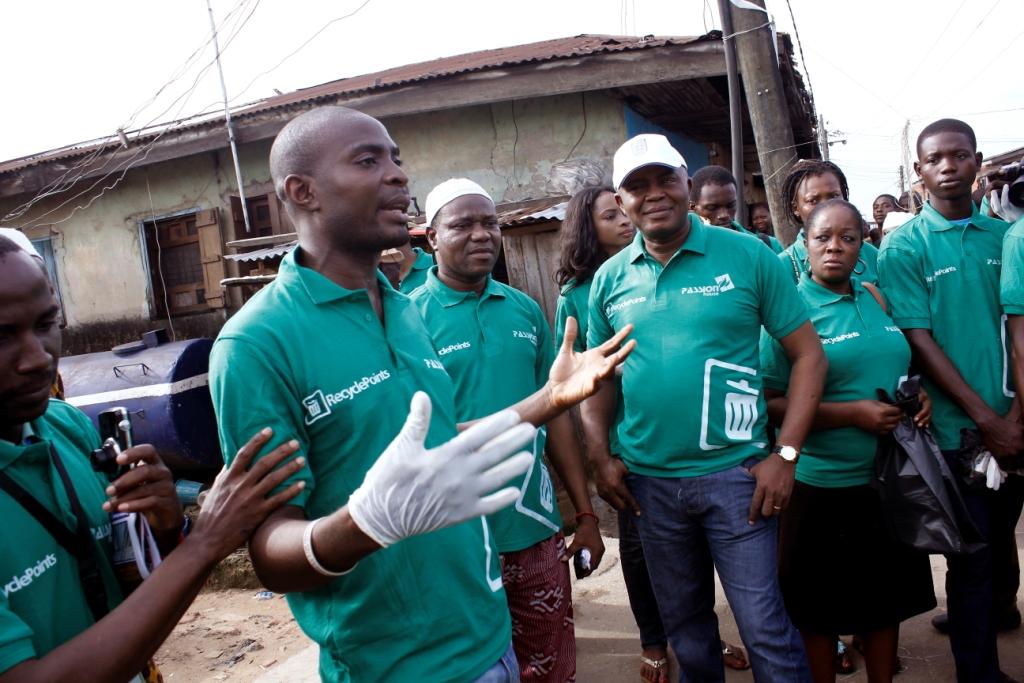 CleanUpNigeria's tweet photo. #CleanUpMakoko memories always green.
.@earnfortheearth @moelagos .@cleanerlagos #ACICleanUp @geeya007 .@thumbsup_initiative .@VSSanitation .@myaccessbank @sterlingbankng @WaterAidNigeria @SDGsClimate .@USAID https://t.co/5UCtALJWb7