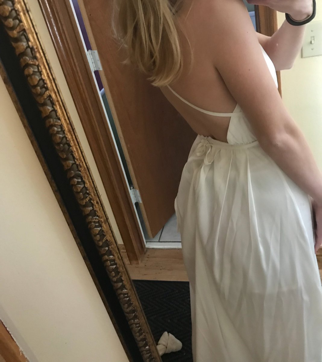 allyally1211's tweet photo. Selling for 20$, worn once, XS, hemmed at the bottom, very comfortable(price is negotiable) https://t.co/wVt8YzsCyC
