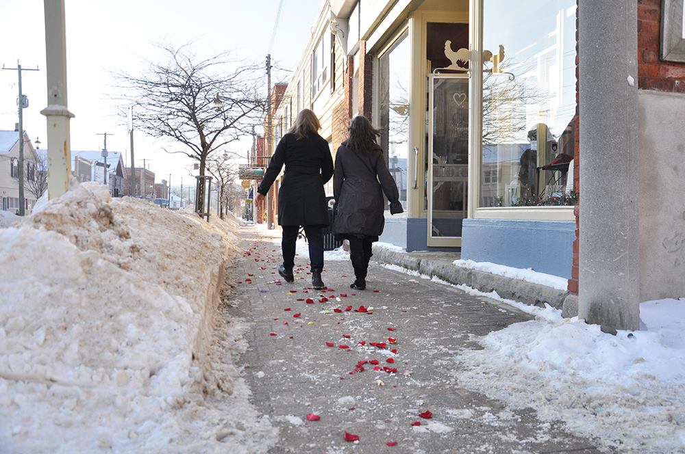Really? How wonderful. Streets of #Creemore village strewn with rose petals for #Valentinesday #southgeorgianbay @BruceGreySimcoe @SGeorgianBay #creemoreecho