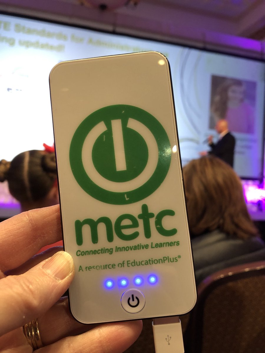 debbiefuco's tweet photo. End of a busy week for my iPhone! Thanks goodness for my handy #metcedplus battery pack! #metc18 https://t.co/RnwN7Q56iL