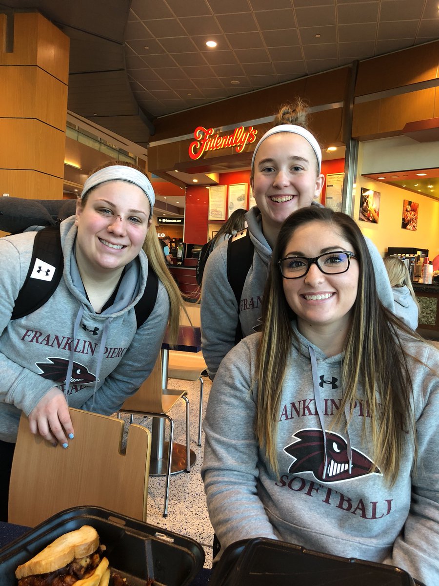 FPUSoftball_'s tweet photo. Airport snacking #zonabound https://t.co/EFJxrUBfEg