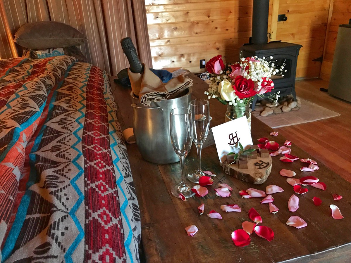 RawahRanchCO's tweet photo. Happy Valentines Day! 🥂❤️ Be sure to ask about our “Romantic Package” while booking your stay 😊 #rawahranch #happyvalentinesday #ranchvacation #romanticpackage #popthebubbly #colorado #duderanch https://t.co/RLZx90fib7