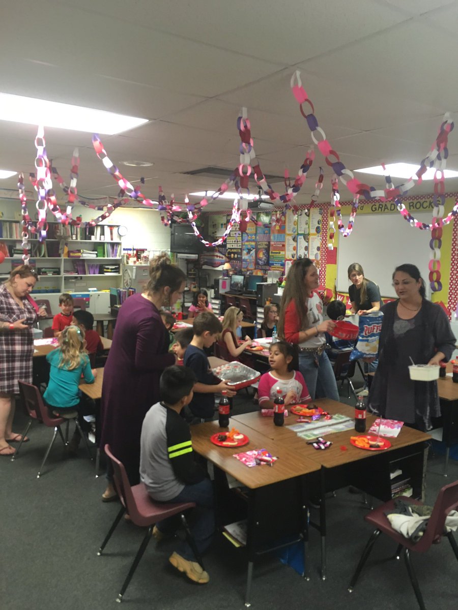 BronteISD's tweet photo. Valentines Day fun at BISD https://t.co/qDJAQmP2A1