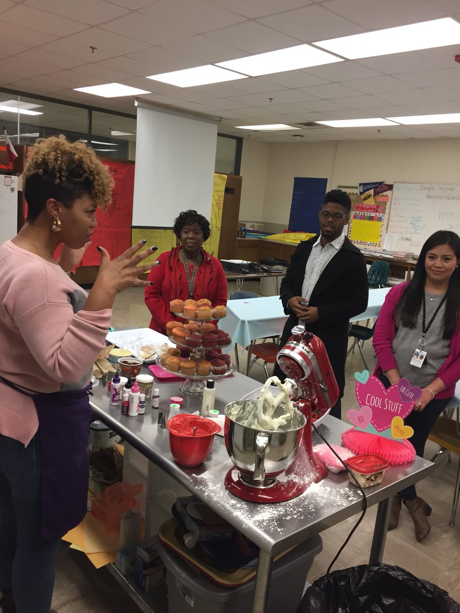 mtjburns's tweet photo. #CTEmonth Thank you to all the staff at Skyline who were able to participate  @PrincipalSky @Morgansmathlete @Skyline_Library https://t.co/kepzDkYFew