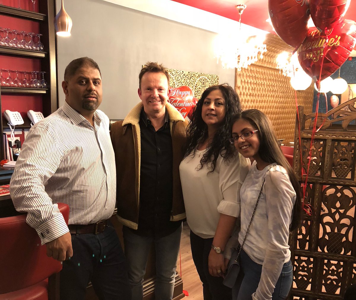 The weather looks great with TV weather celebrity #PaulHudson dining <a href="/fanooshleeds/">fanoosh</a> tonight RT <a href="/Hudsonweather/">Paul Hudson</a>