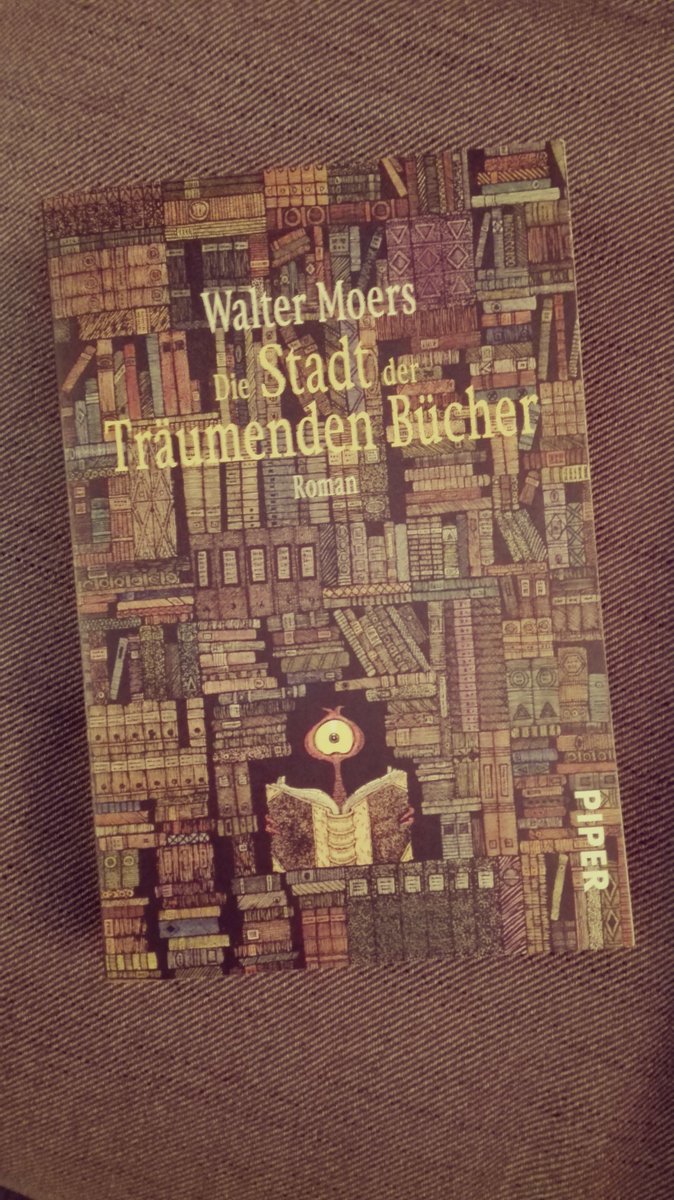 Tweete das Cover eines Buches, das Dir gefällt. Erkläre nichts. Suche Personen aus, die ebenfalls ein Cover tweeten. Danke@jennychoochoo