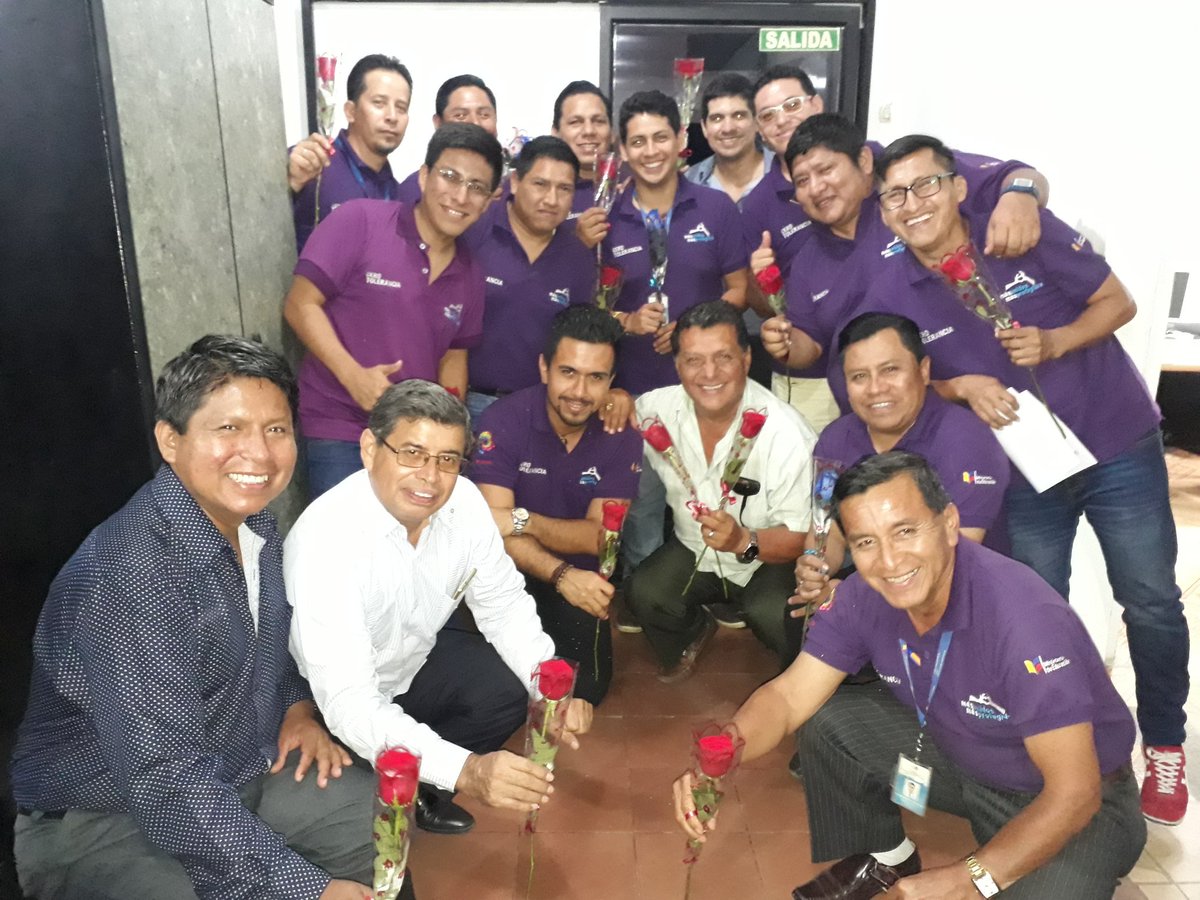 PicoPesantes's tweet photo. ¡Lo más gratificante es el trabajo en equipo! Feliz día del Amor y Amistad #PorLaEducaciónEc #SantaElena #24D01 https://t.co/7ORlM1SdBS