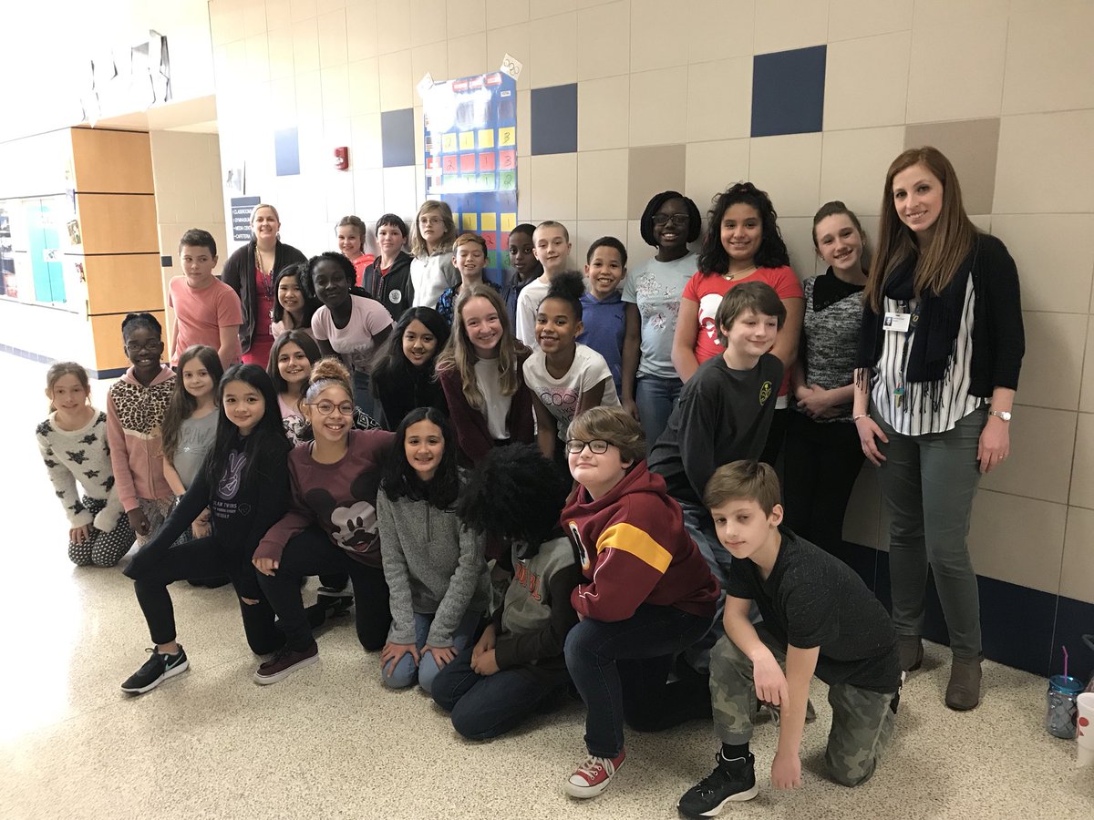 MrsSaalsClass's tweet photo. Pumped about working on our profiles to share with our global partners! #SharetheLUV #GlobalEdSelfie @LevelUpVillage @LaurenP_ITS @pmesvb https://t.co/m06f8gbzaK