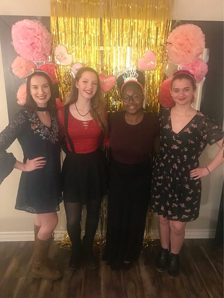 UNTSigmaAlpha's tweet photo. The Sigma Alpha ladies celebrated Galentine’s last night! Happy Valentine’s Day everyone💜💕❤️ https://t.co/vC2ECIZ1K2