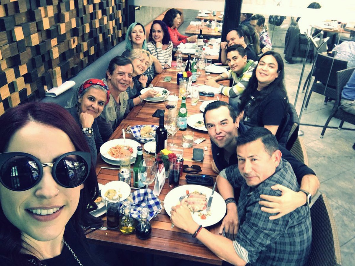 DubbCarlaCM's tweet photo. En mi planeta diario es día del amor y la amistad!! ♥️🎧 https://t.co/AWxp7or0SK