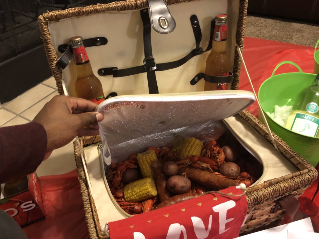 OhMarlonGreen's tweet photo. Had a indoor-living room-we ain’t got time to make reservations-picnic for my Lovee💚 on Valentines Day! As cute as this may seem, the real proof of my love for her is within the fact that I paid $5.60 per lbs for crawfish in Louisiana! #DasLuv #BlackLove #NegroIngenuity https://t.co/eK7SSbqpPp
