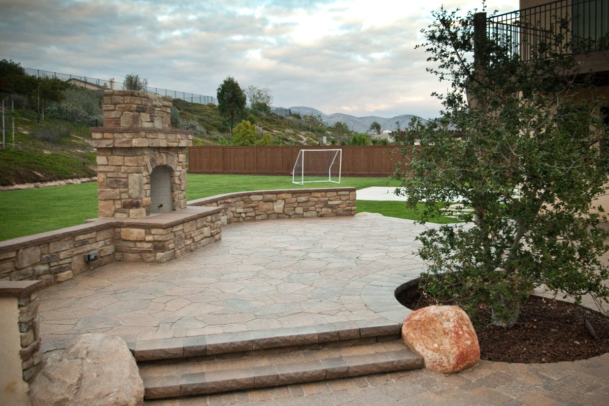westerndesigns's tweet photo. This #OutdoorLiving area is a great place for a family to gather around any night of the year.  Western Outdoor Designs will create a custom #backyard just for you.  #WesternPavers #Backyard #Belgard #LandscapeDesigner Western Outdoor Designs https://t.co/E3nifjgMuE
