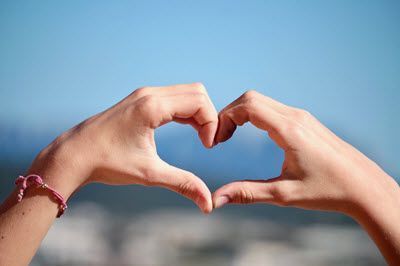 calzico's tweet photo. This Valentines Day, throw out 'hand hearts' to your tween like confetti---a guaranteed smile or eye roll, but either way it's a win. Happy Valentines Day! https://t.co/khVYaIzzQq
