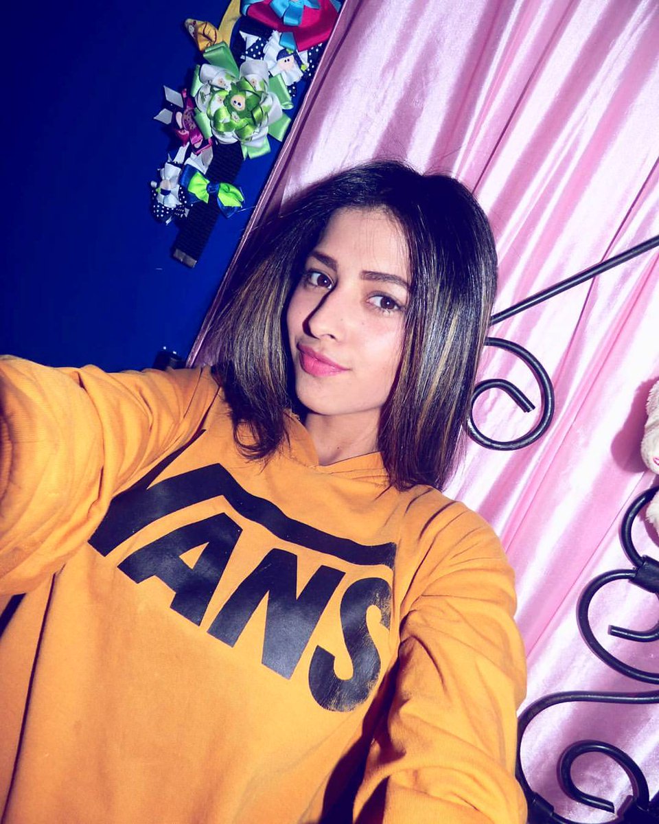 Yesemi18's tweet image. H o l i s