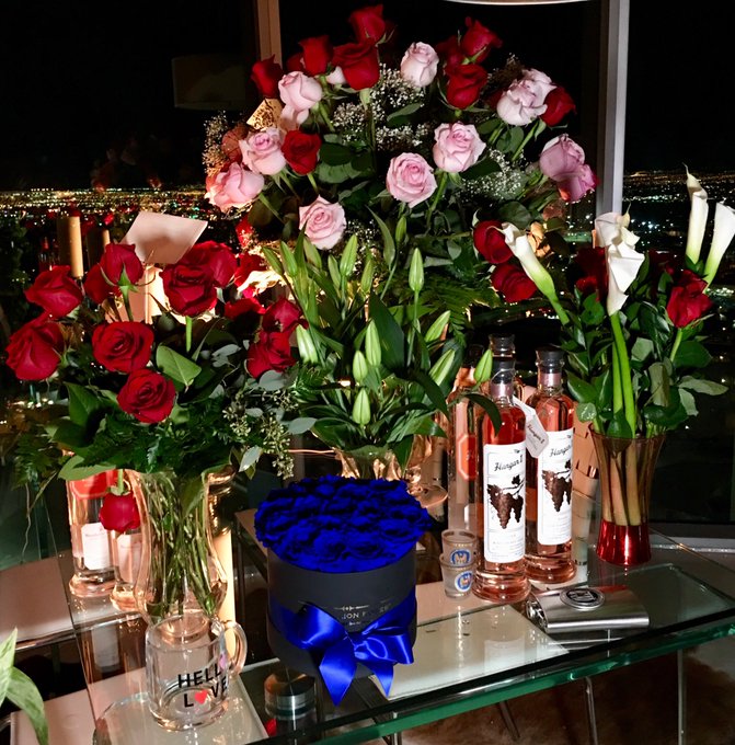 Who needs a boyfriend when I have you guys? 😍😭❤️❤️ I&rsquo;ll be online in 1 hour to celebrate Wednesday https://t<a href="/tag/onmfc"class="tags"><span>#onmfc</span></a>