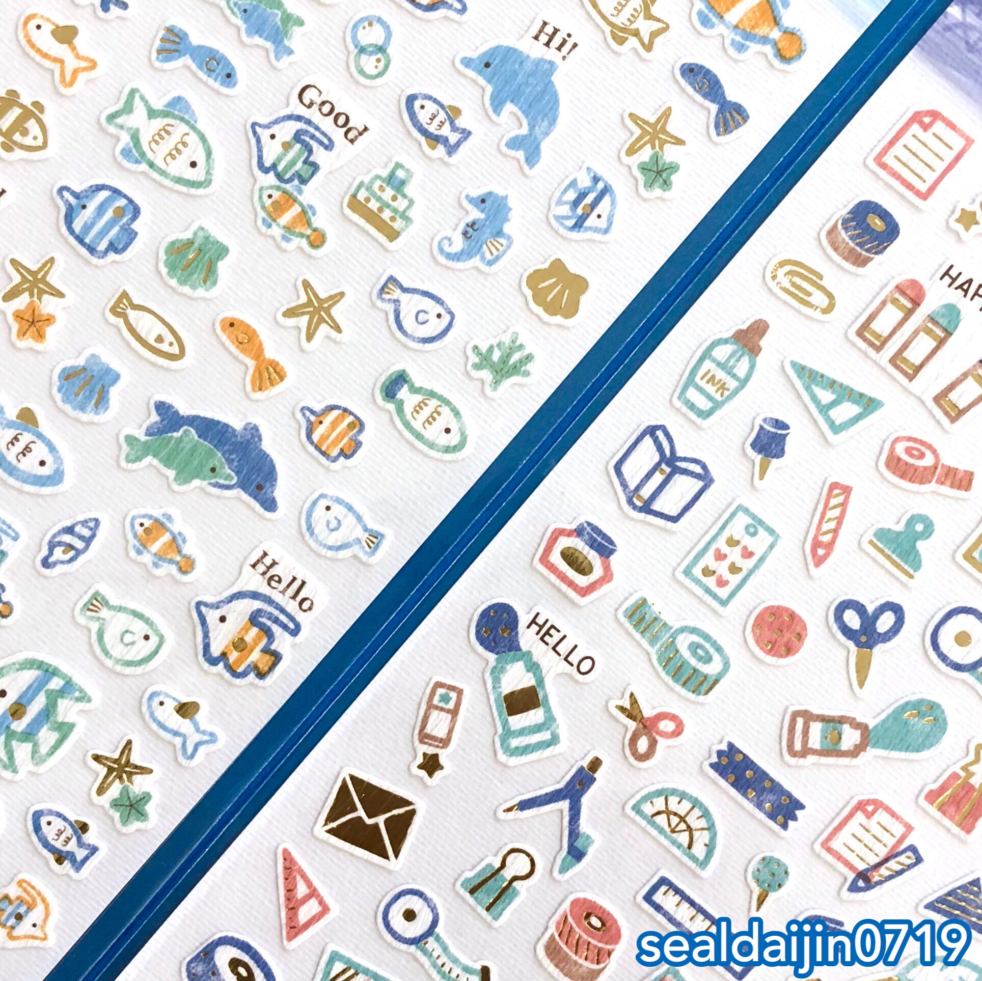シール大臣 書籍 大人かわいいシールのハンドブック 発売中 Twitterren あたらしーる お魚やイルカがかわいい それにこちらの 文房具柄には ちゃんとシートシールとフレークシールらしきモチーフが含まれていて嬉しい よくぞ 入れてくださった