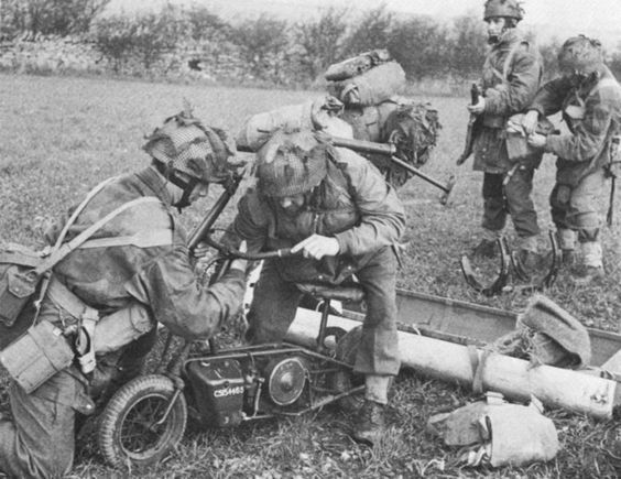 JAG_MT_MVM's tweet image. British paratrooper, getting ready for action with the 95cc 'Wellbike'
#Wellbike, #scooter, #Airborne, #Paratrooper, #WWII, #WW2, #MilitaryVehicle