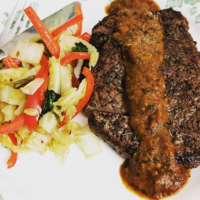 CBVJN's tweet image. Sirloin steak with tomato chili sauce and Napa cabbage stir fry! #CookingExperiments #valentinesdayspecial