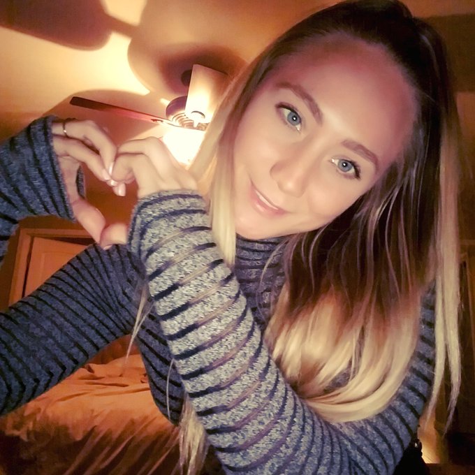 May your Valentine's Day be filled with all the roses, and all the chocolates (or my videos ?) ? #HappyVDay