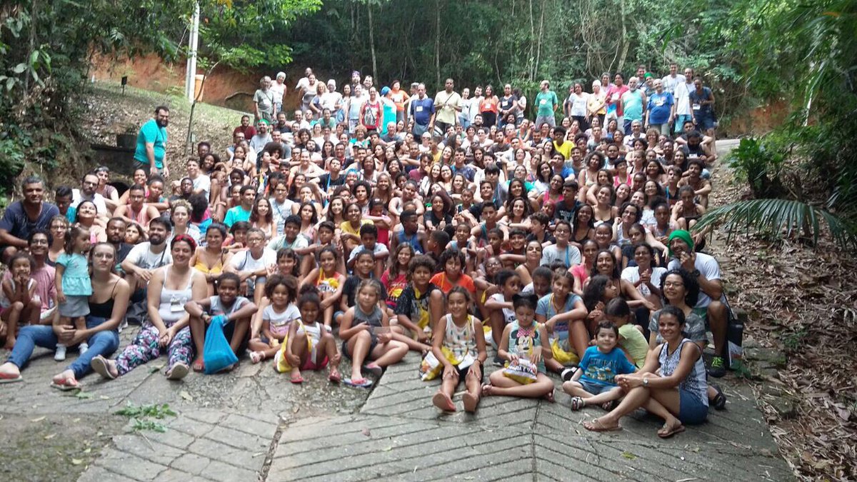 correalari's tweet photo. Só tenho uma coisa a dizer: sempre será o melhor carnaval do mundo. Obrigada, COMEERJ! Obrigada, Pólo X! ❤️❤️❤️ https://t.co/OsNlnjZlXb