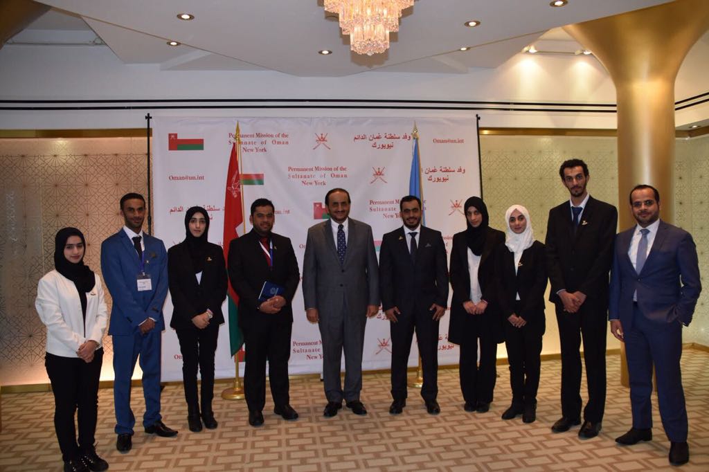 rwaqaltanmia's tweet photo. ضمنَ برنامجِ زياراتِ الفريق العماني المشارك جمعية الشبابِ في الأمم المتحدة، سعادة الشيخ @KhalifaAlharthy  مندوب السلطنةِ الدائم لدى الأممِ المتحدة، يستقبلُ الفريق في مقرِ المندوب الدائم في نيويورك، مرحباً بأعضاءِ الفريق ومثمناً هذه المبادرة للمشاركة في @YouthAssembly https://t.co/ftTC3W1mhX