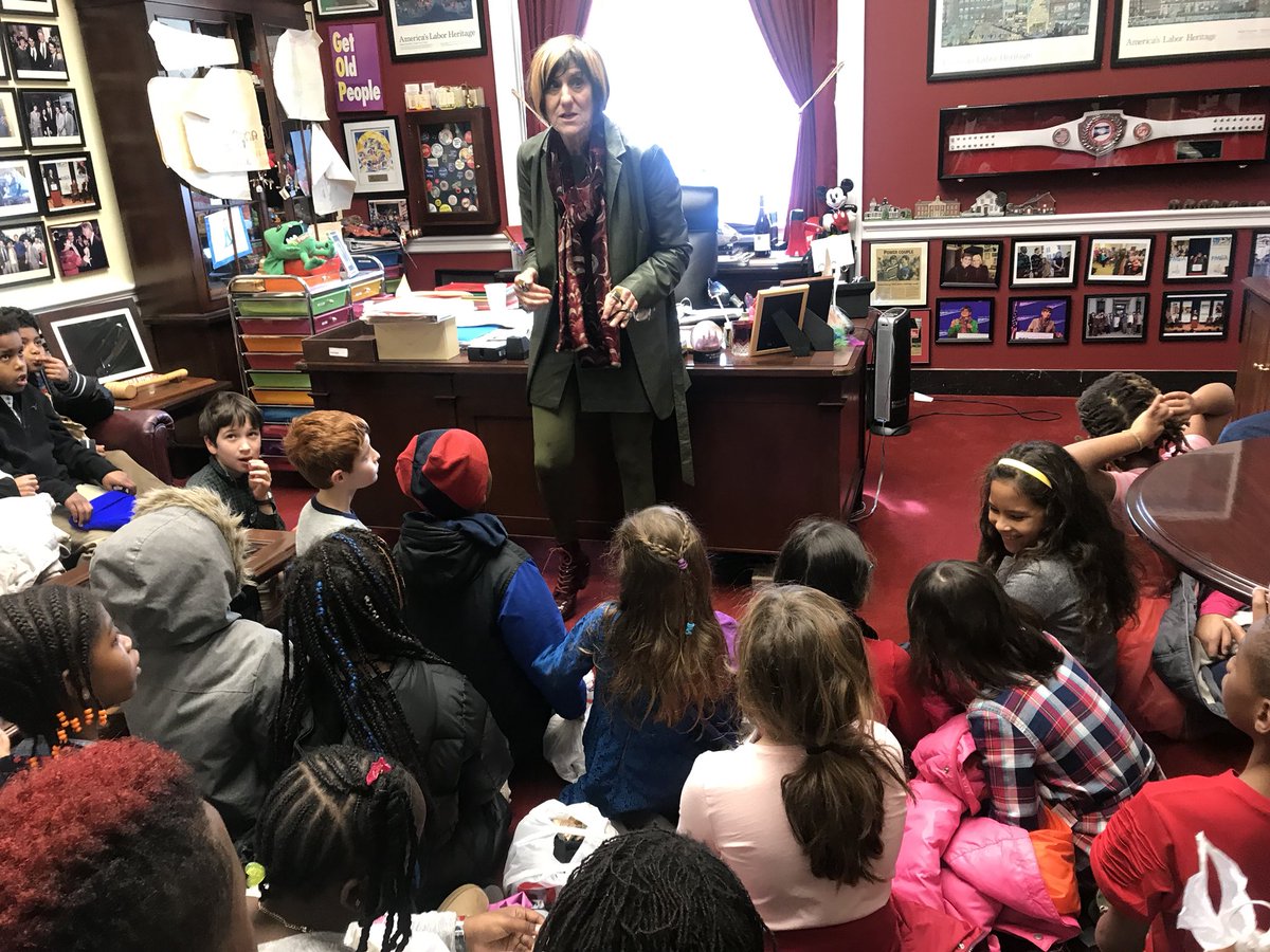 talesofmsdilley's tweet photo. Toured the Capitol while Congress was in session, talk about democracy in action, and got to talk to @rosadelauro about issues concerning us?! Iโd say it was a pretty stellar day for 3rd grade!Thanks for hosting us @rosadelauro, we had a blast! @HearstPrincipal #futurelawmakers https://t.co/oYKwQrI4Sr