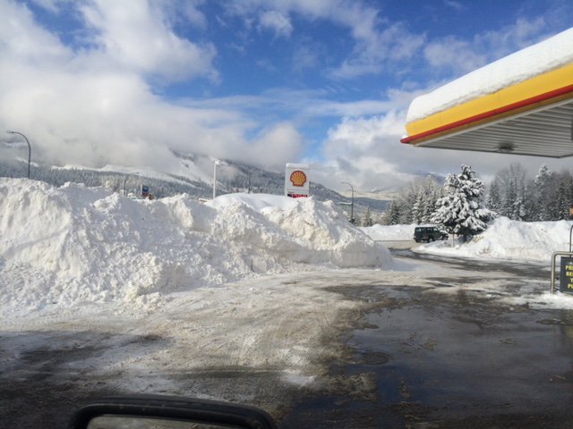 Its a snowy day up here at the Revelstoke Shell, but Chris's Signs Service Technicians can handle it! #snowday #signs #branding #maintenance #24/7