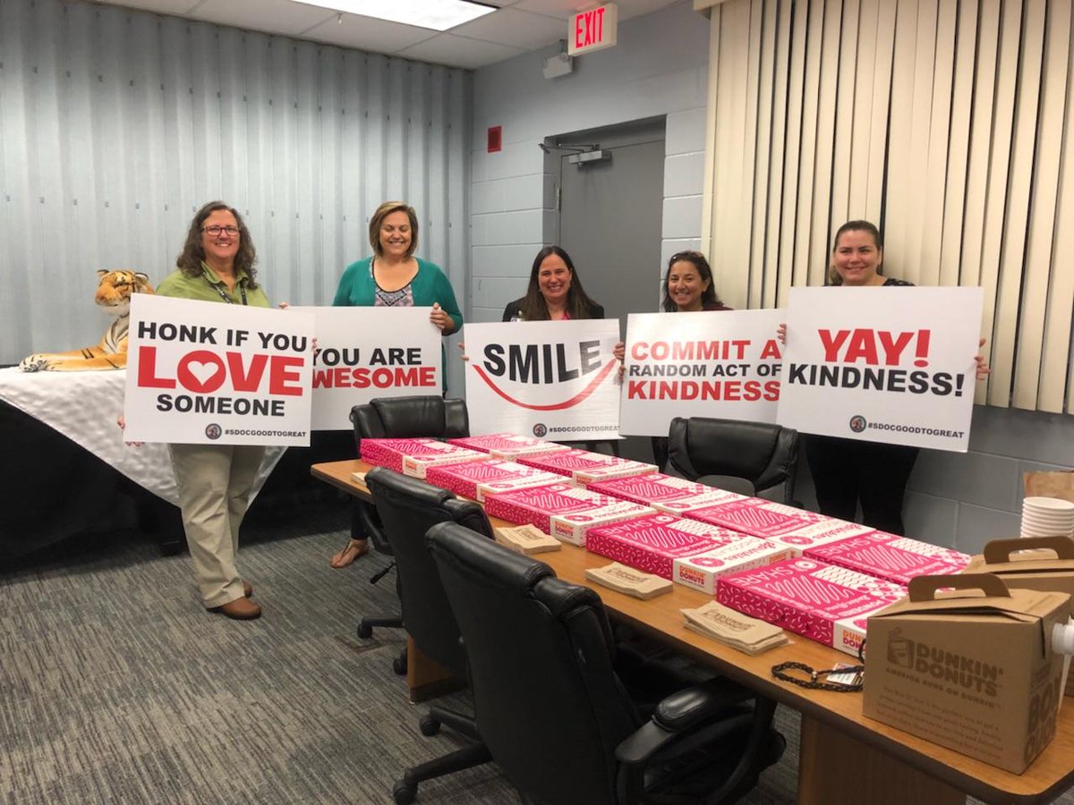 pwmspirates's tweet photo. Parkway spreading kindness with Ventura Elementary! #SDOCKindness18 Happy Valentine's Day! @Osceolaschools https://t.co/QBaPCDuoMH