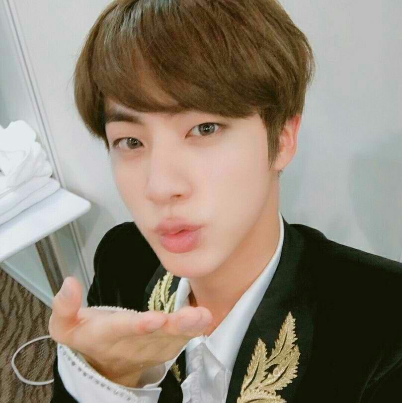 i_voteforbts's tweet photo. @vkookielove_ @BTS_twt I'm going to RT this to help you guys find more Aussie ARMYs, pretty sure they're just out there ♡

JUNGKOOK COOKY
#iHeartAwards #BestFanArmy #BTSARMY @BTS_twt https://t.co/4D9VpR6PeV
