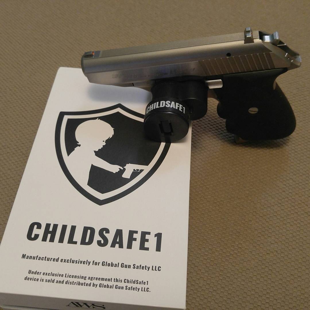 GlobalGunSafety's tweet photo. 2 DEAD in Florida HS shooting!
Those guns should have been protected. Visit https://t.co/FS14eRqi6j to see our ChildSafe1 trigger Blocker. No child and 85% of adults can't remove it without help. When shown, adults remove it in 2 seconds, but not kids. 
https://t.co/WOx5EgRzSA https://t.co/cLEkGTU9QS