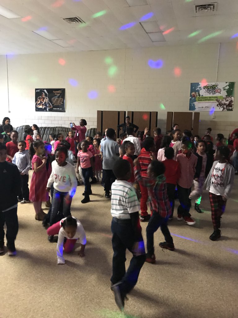FrancisTEvansES's tweet photo. Morning and afternoon Valentine’s Day dances with performances by our Pep Squad...#tiredbutworthit #FTEsoaring #PTA #lovemyjob @Ms_AC_Conwell @HolidaySusan https://t.co/1nm3uLt4N5
