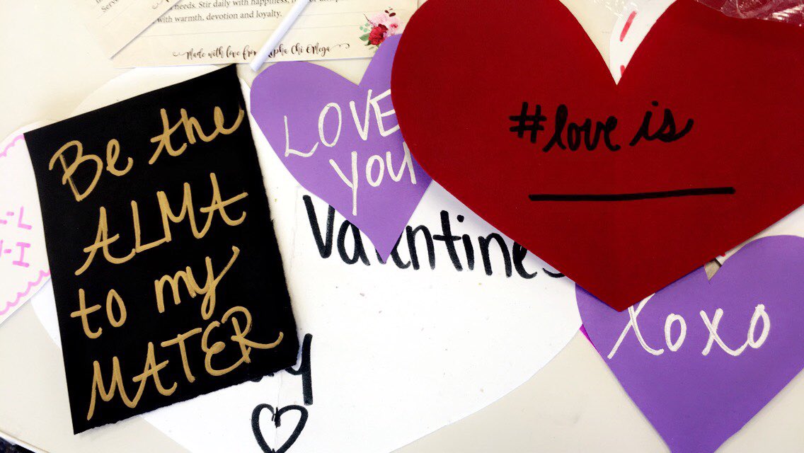 AXOUIUC's tweet photo. Some of our alpha chis spent the day handing out lollipop valentine’s while spreading the word about healthy relationships week! Always feels nice to spread the love. https://t.co/FmZYBa0hgt