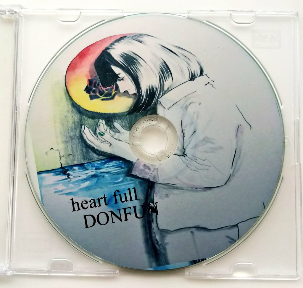 b_d_suke's tweet photo. 2月14日 松山サロンキティ
FERN PLANET 
1st mini album「stardustbox」
Release TOUR
DONFUN
お約束通りCD購入させて頂きました。サインも入れてもらってありがとうございます🎵
＊バレンタイン限定ジャケット
#DONFUN https://t.co/kVdnmKuXEj