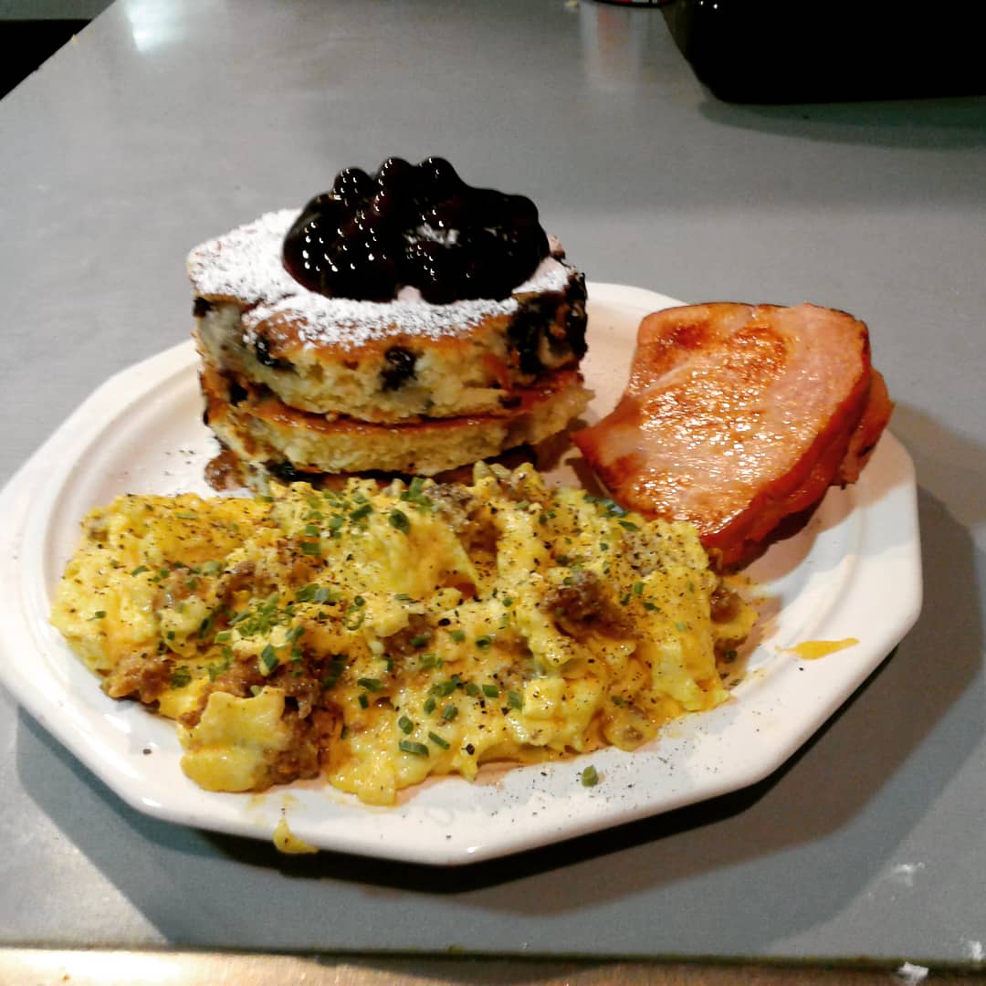 AJLester11's tweet photo. A LIL SALTY, A LIL SWEET. JUST. LIKE. ME.π
V-DAY DINNERπππ #BlBerryCAKES #BlBerry #Topper #CheesySausage #Scramble #HoneyHam #SmashMode #FoodBeast #EggSLUT #ForkYa #Blakespiration #FeedYaSoul #FeastMode #BeastMode #HappyVDay https://t.co/8T79J23HP5