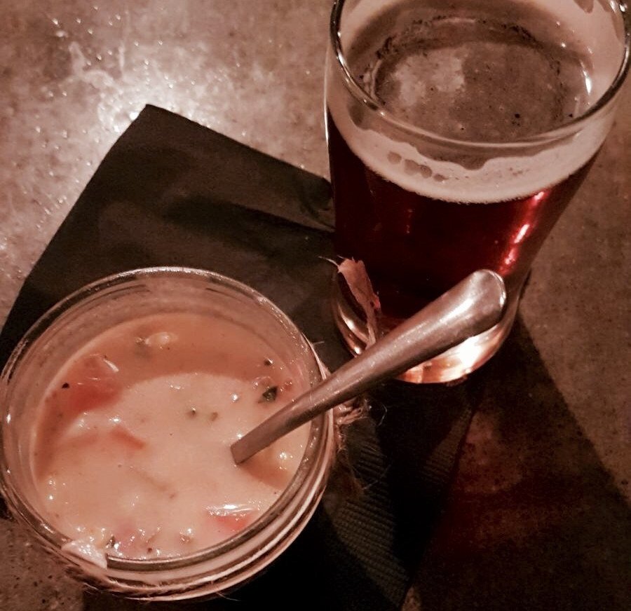 Food_Dunn_Right's tweet photo. Thanks @ThePortsidePub for hosting a magnif evening filled with creamy chowder and frothy beer. Check out my latest post for a recap of the Chowder Smackdown #chowdersmackdown #craftbeer https://t.co/lxweZ0F57W https://t.co/29IP6voHHh