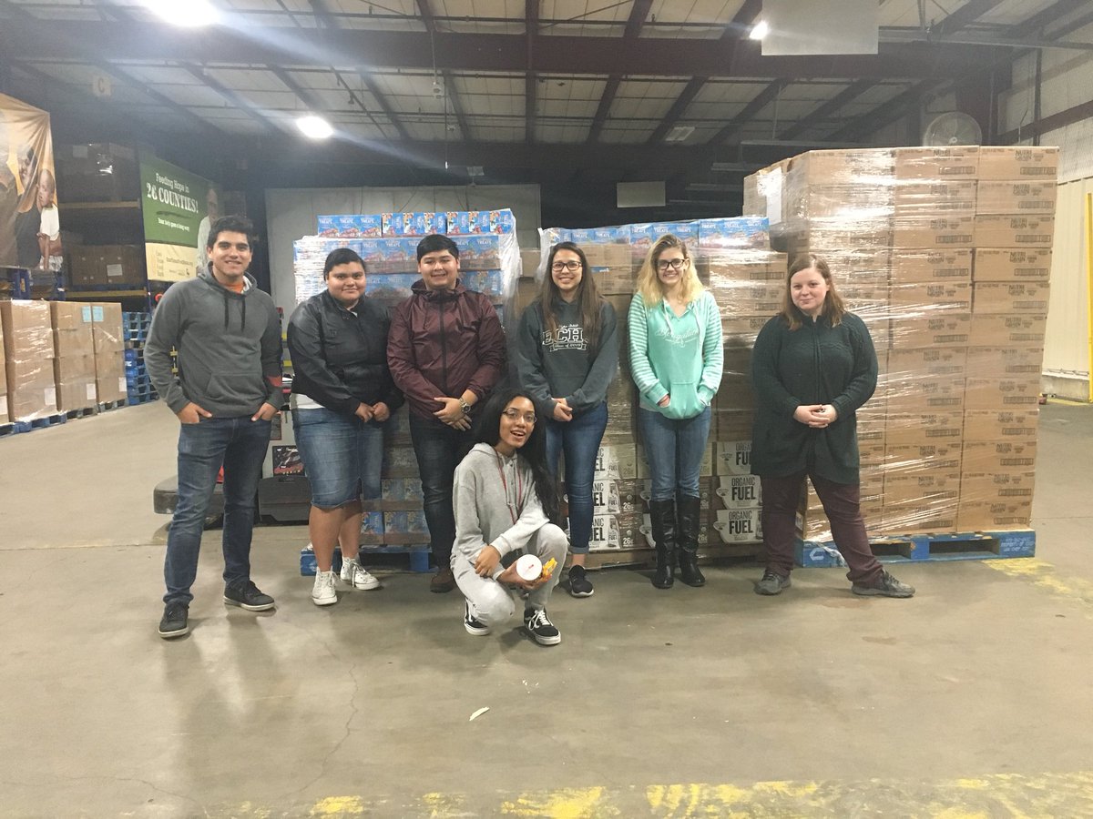 NHS_ECHS's tweet photo. NHS working together and getting some community service done @ETFoodBank https://t.co/DumMvJH2lA
