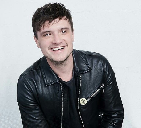 JoshHutchSp's tweet photo. #NEW Josh Hutcherson se une a Suki Waterhouse al thriller "Plume". https://t.co/o10cG51zZ5