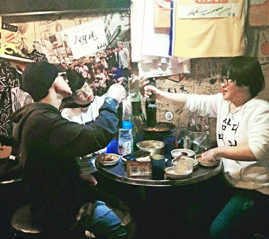 OGZPhils's tweet photo. [📷] — #ACHILLO drinking Coca-Cola with his friends

“ #먹고 콜라 마시고 #친구들이랑 ㅋㅋ” 

© A_CHILLO
#ACHILLO #OGSCHOOL_PROJECT https://t.co/Oj9REEzJ9S