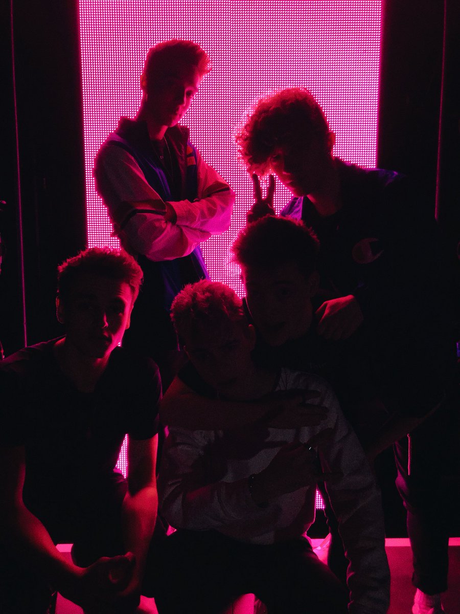 whydontwemusic's tweet photo. happy v day ♥️ https://t.co/0vETqVDui2