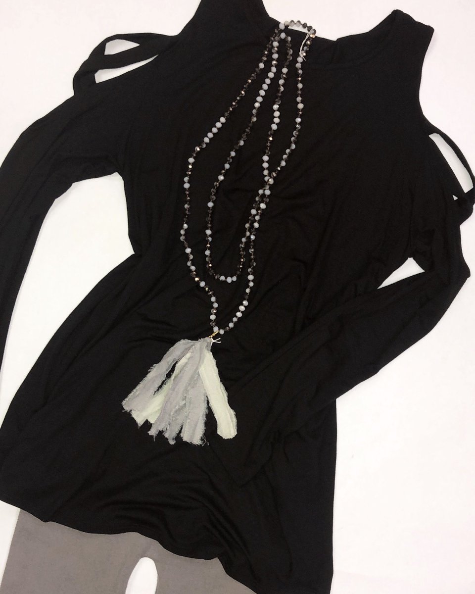 studiotostreet's tweet image. Life is to short to wear boring clothes. Shop #StudioToStreetBoutique to make sure that your outfit is anything but predictable! #fashion #love #STS #beads #leggings #fun #live #thrive #fit #active #athleisure #beauty