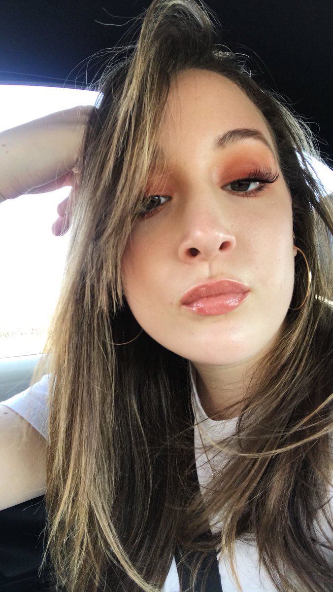 molly_kate__'s tweet photo. 🥀 https://t.co/dy40b9XtaS